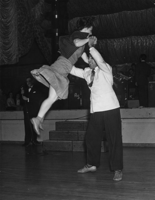 The Biggest Jitterbug Contest in History - The Girl In The Jitterbug Dress