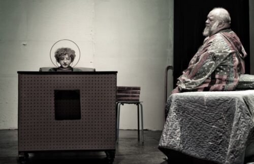 Directing memory, style, and dystopian: the Giver production picture of Jonas behind a vintage tv with a round antenna and the Giver looking at him